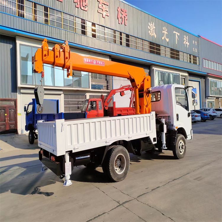 承德市三轮随车吊定制 农用改装机自备吊中瑞长期出售